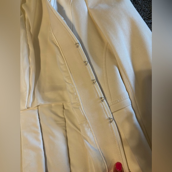 White House Black Market Cream Blazer - Picture 4 of 11